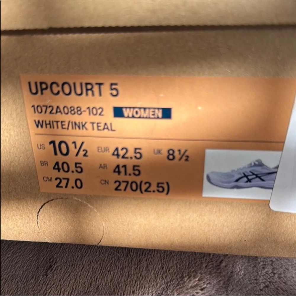 ASICS Women’s up court‎ 5 sneakers Sz 10.5 NWT